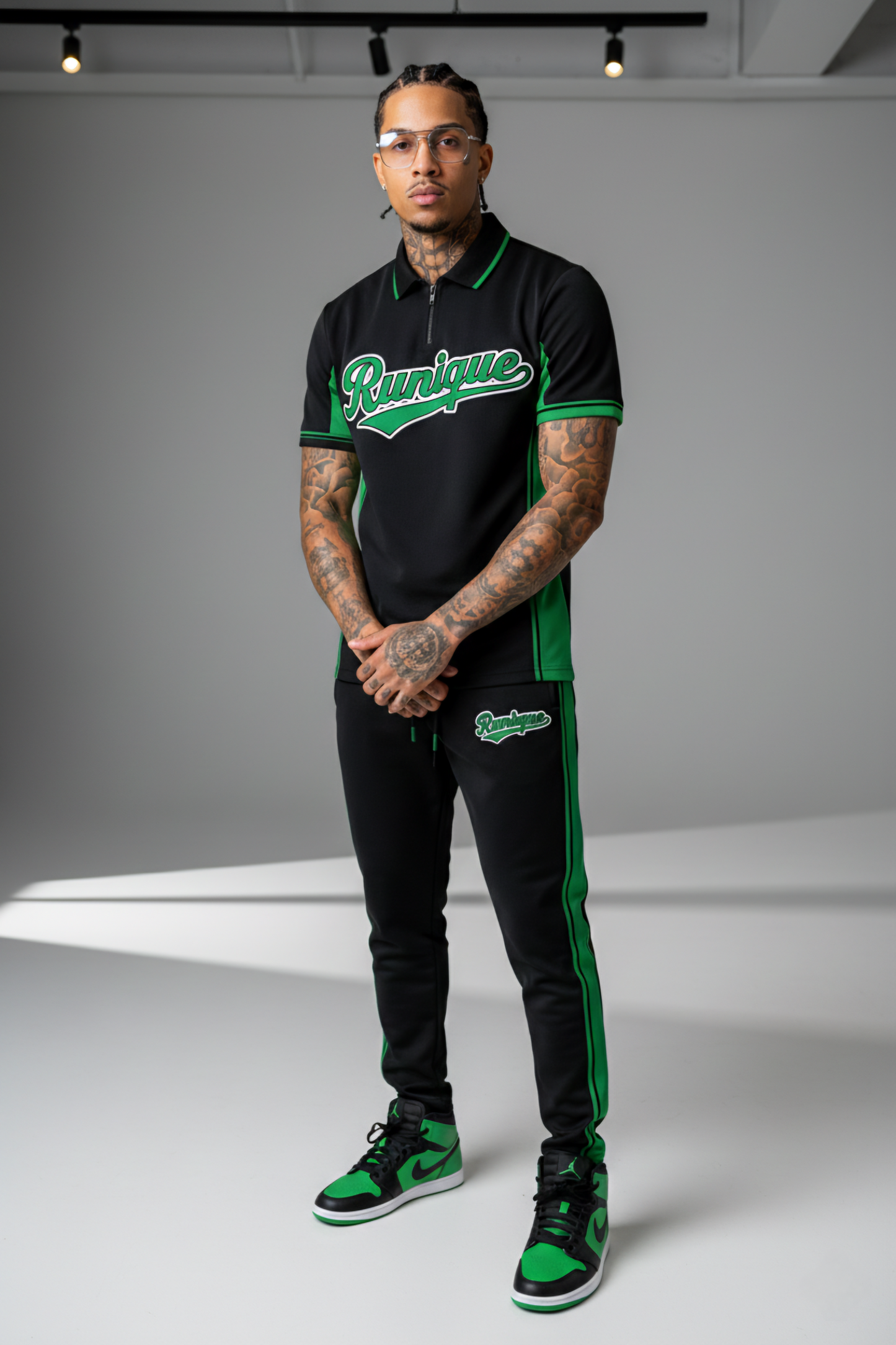 RUNIQUE Master Tracksuit – Black Emerald Edition